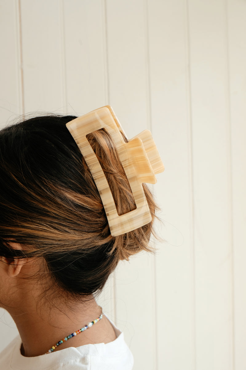Lizea Large Cream Stripe Claw Clip