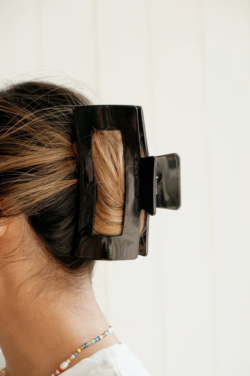 Lou XL Onyx Black Claw Clip