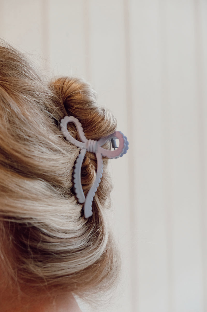 Erin Mini Lilac Scalloped Bow Claw Clip