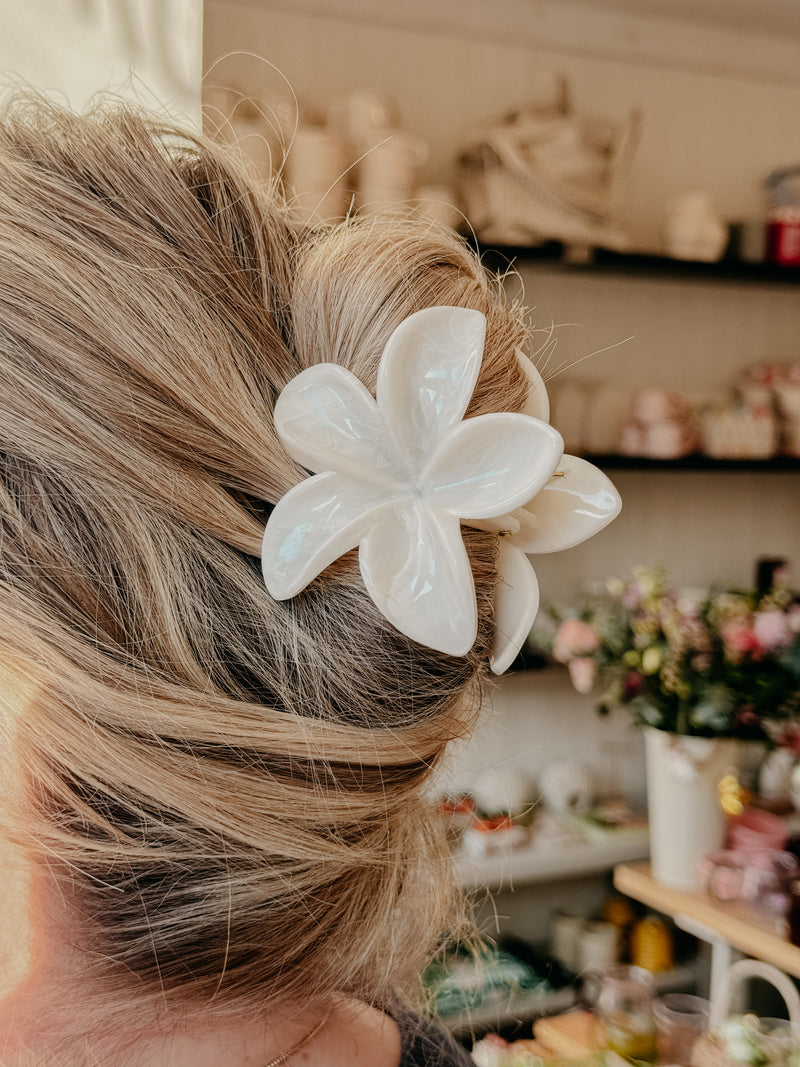 Moana White Bloom Flower Claw Clip