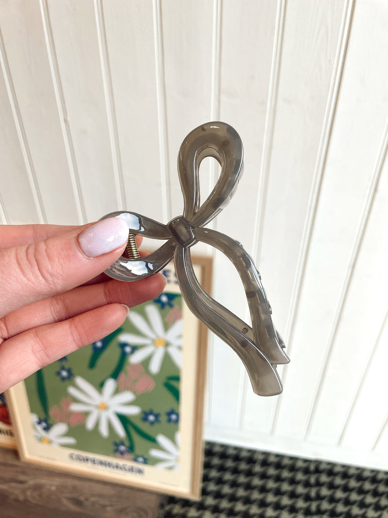 Erin Grey Bow Claw Clip