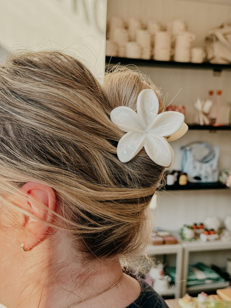 Moana White Bloom Flower Claw Clip