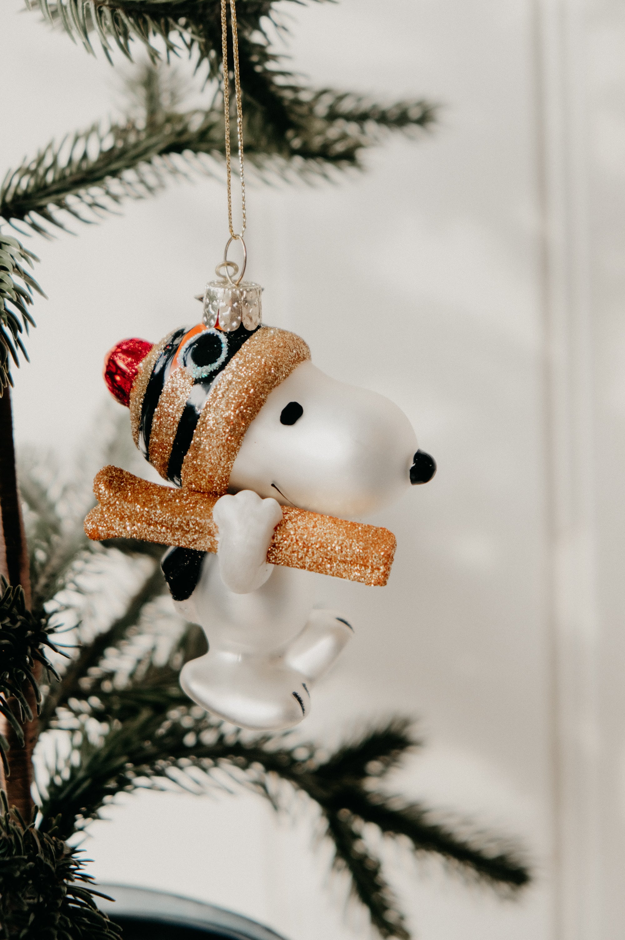 Snoopy Peanuts Skiing Glitter Glass Christmas Tree Bauble Ornament snoopy-peanuts-skiing-glitter-glass-christmas-tree-bauble-ornament