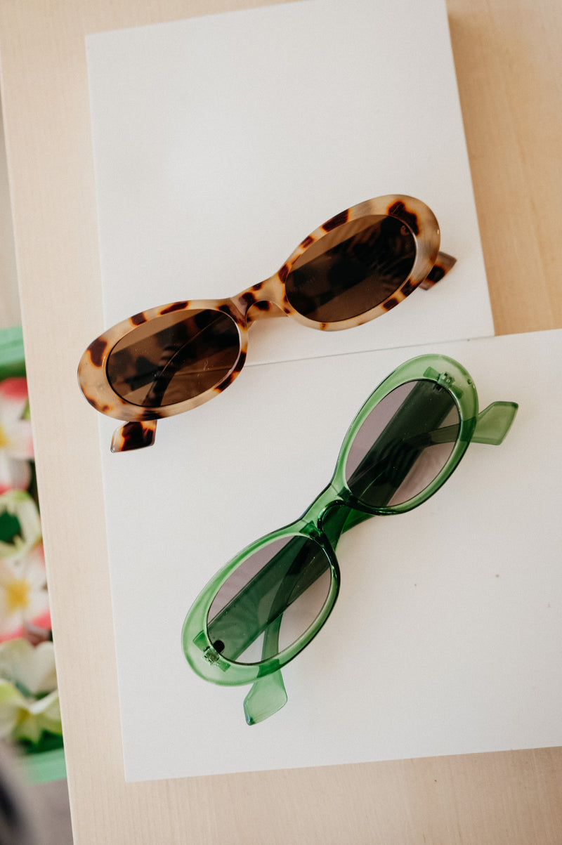 Lomi Oval Vintage Style Sunglasses - 2 Colour Options