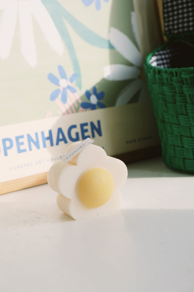 Chunky 60s Style Flower Handmade Candle