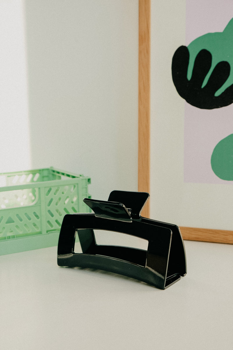 Lou XL Onyx Black Claw Clip