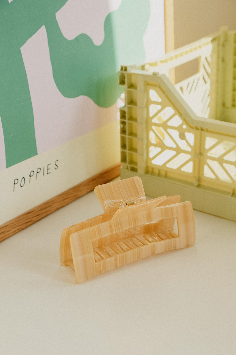 Lizea Large Cream Stripe Claw Clip