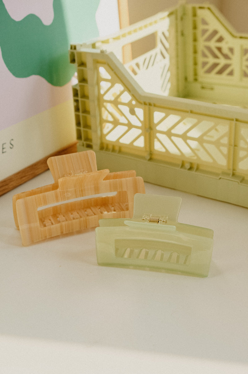 Lizea Large Cream Stripe Claw Clip