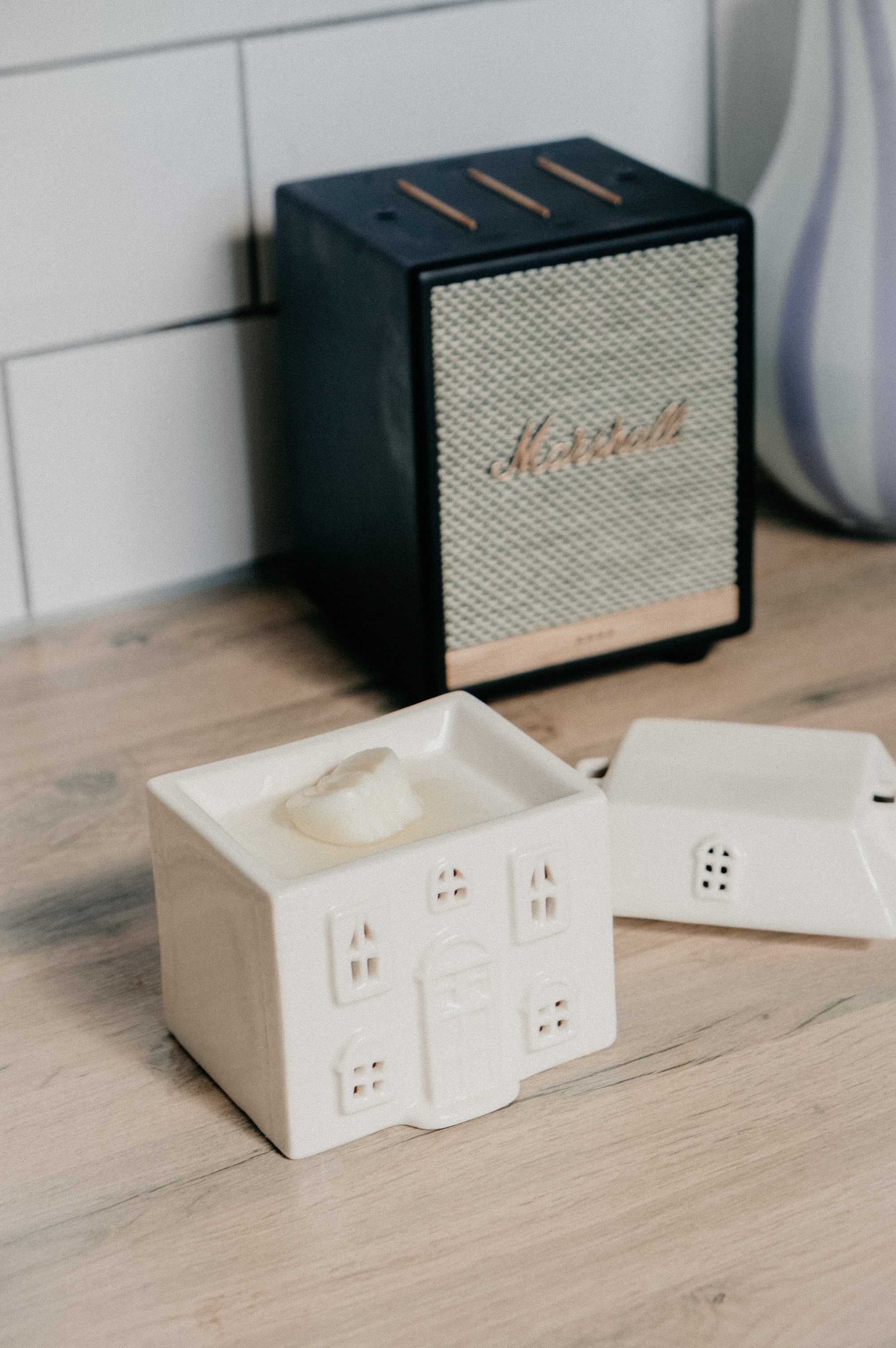 House Wax Melt Ceramic Burner 2 colour options Ajouter