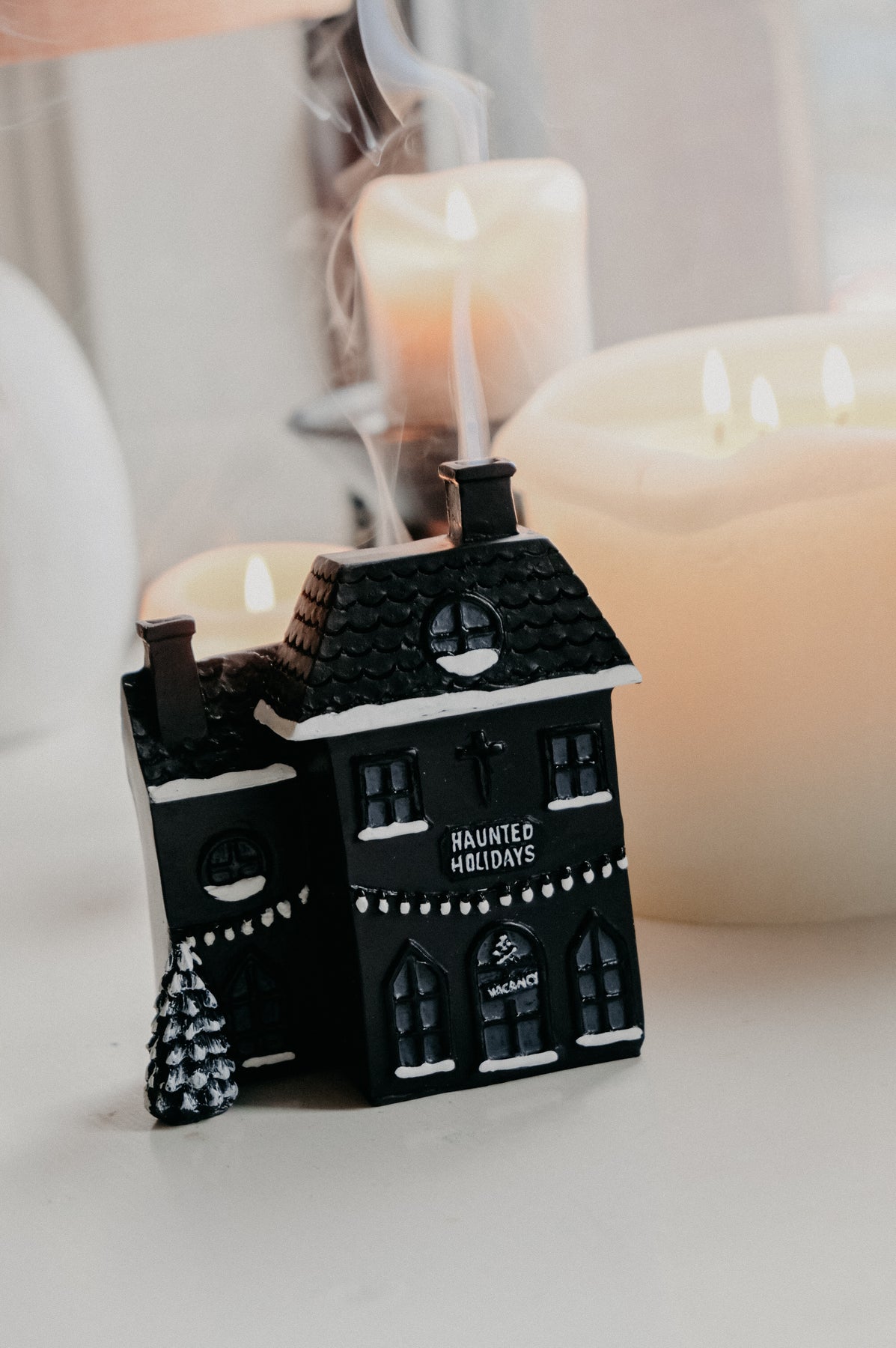 Haunted Christmas House Incense Burner Ajouter