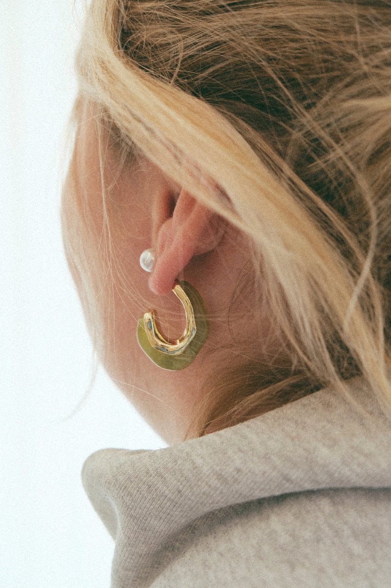 Zelie Irregular 18k Gold Resin and Pearl Hoop Earrings