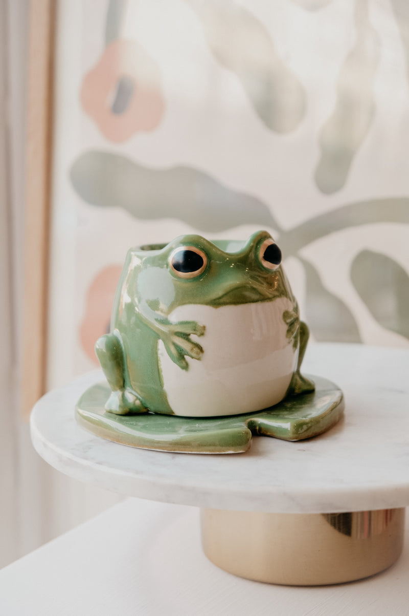 Freddie Frog on Lily Pad Cottagecore Green Wax Melt Burner