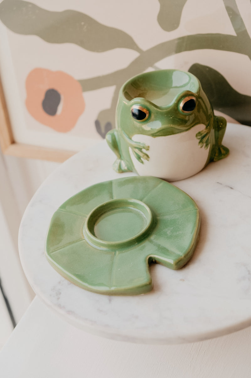 Freddie Frog on Lily Pad Cottagecore Green Wax Melt Burner