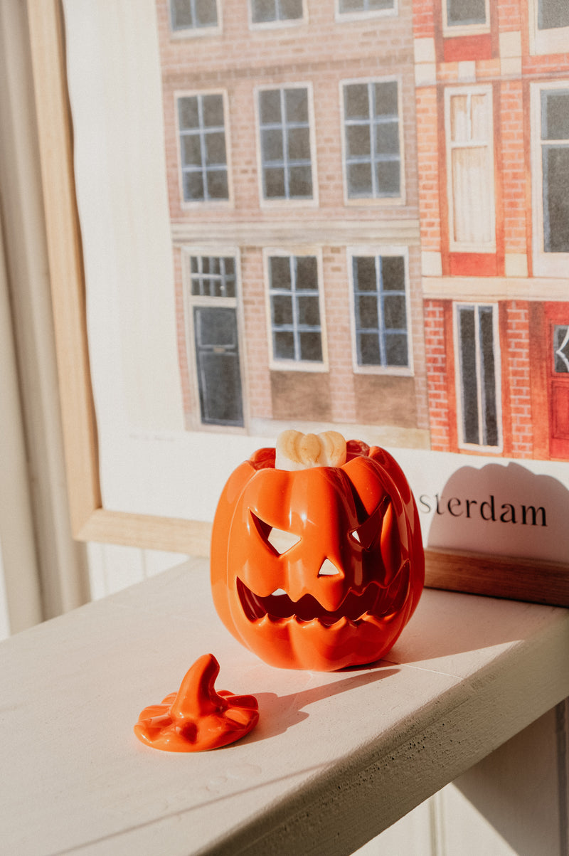 Hani Jack-O-Lantern Pumpkin Halloween Orange Wax Melt Burner - comes complete with 2 x Pumpkin Chai Melts