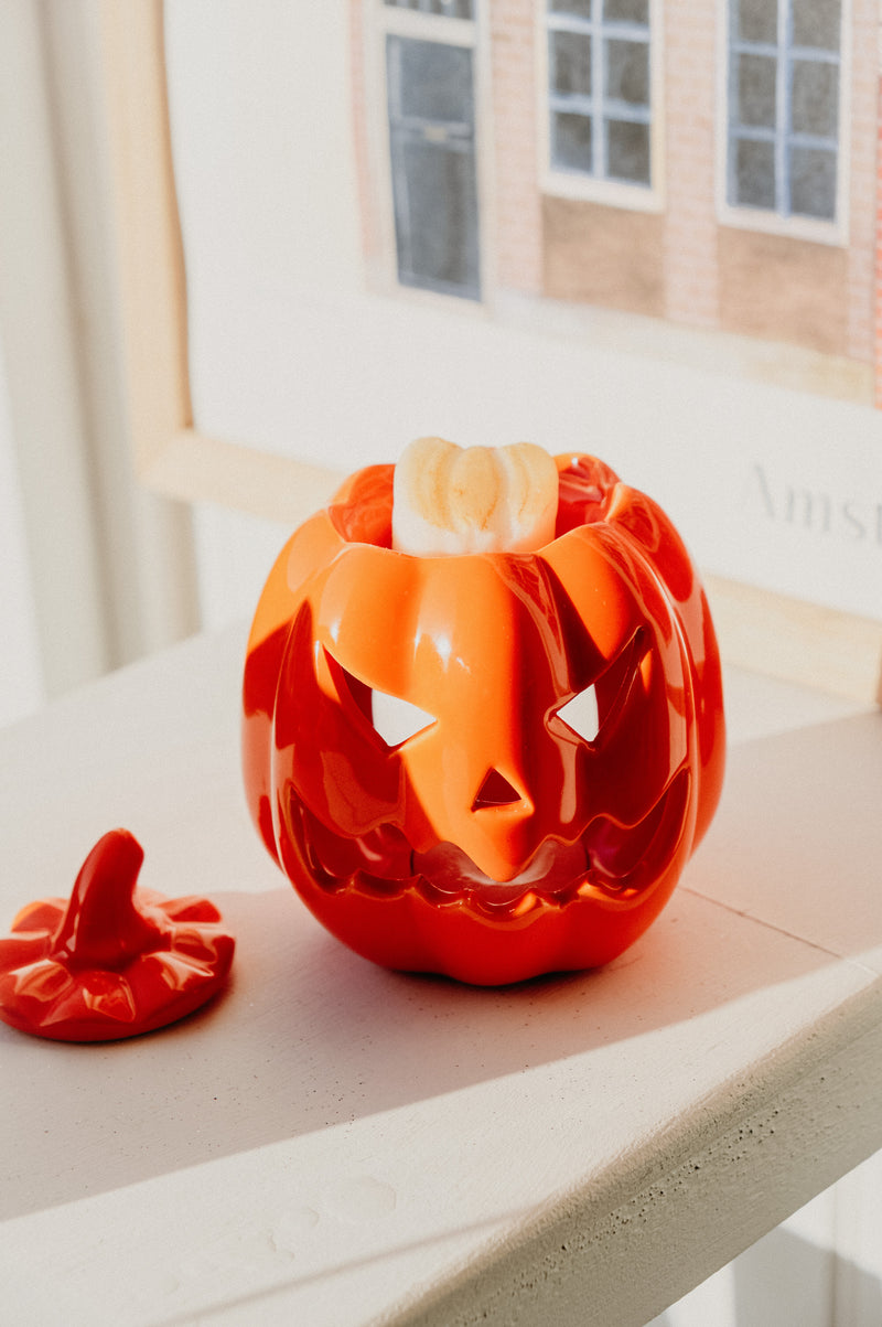 Hani Jack-O-Lantern Pumpkin Halloween Orange Wax Melt Burner - comes complete with 2 x Pumpkin Chai Melts