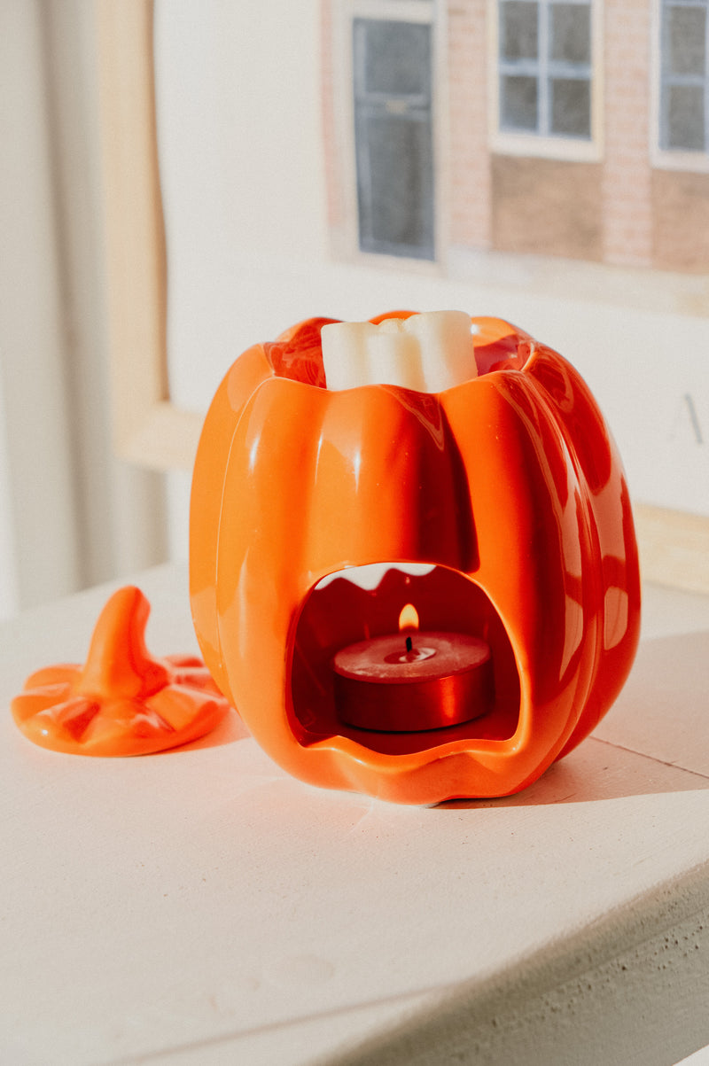 Hani Jack-O-Lantern Pumpkin Halloween Orange Wax Melt Burner - comes complete with 2 x Pumpkin Chai Melts