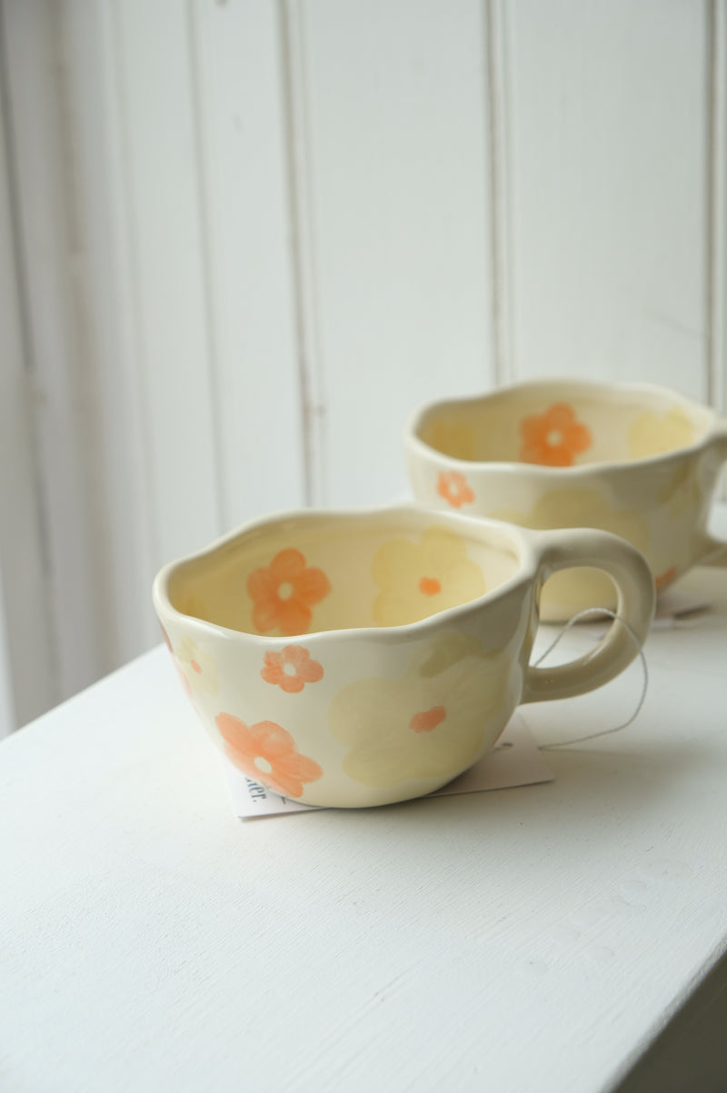 Kiti Irregular Hammered Yellow and Orange Flowers Mug