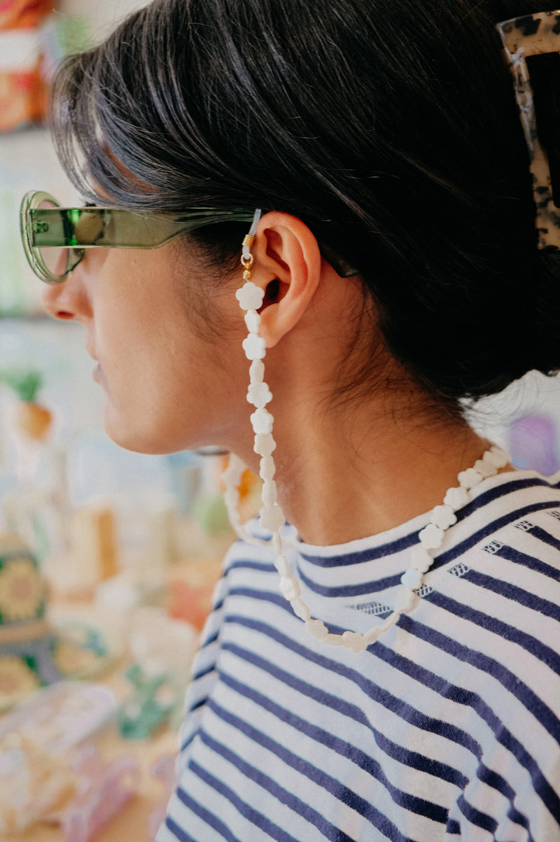 Minnie Flower White Marble Glasses Chain