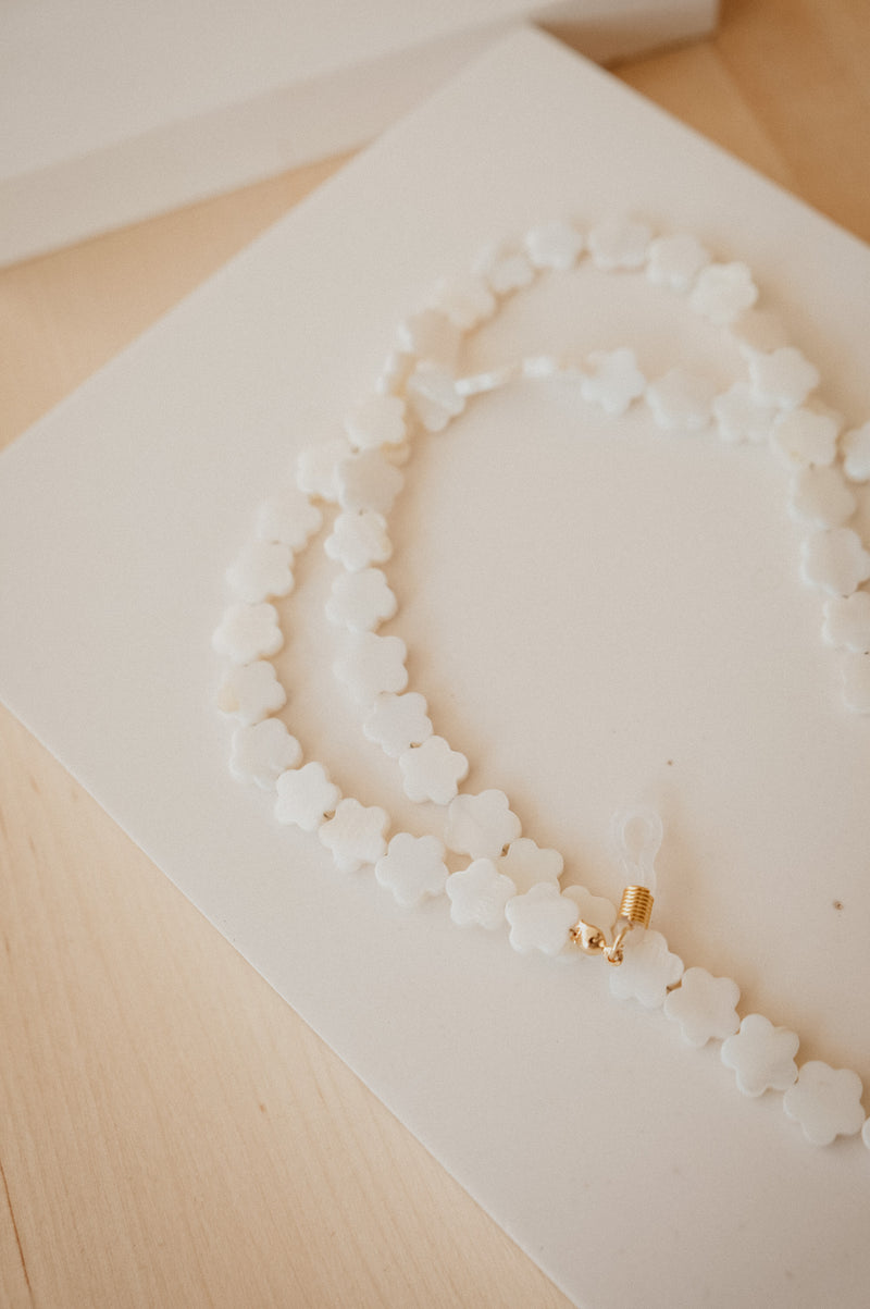 Minnie Flower White Marble Glasses Chain