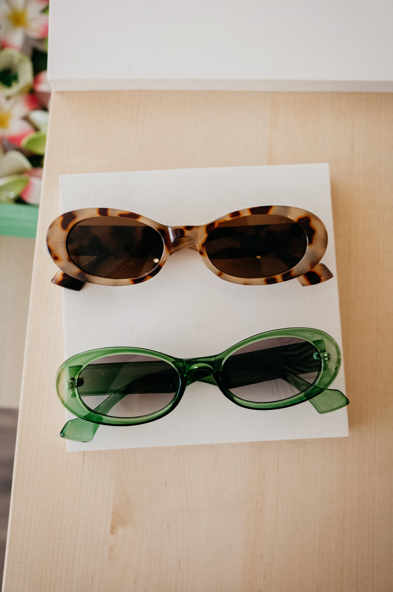 Lomi Oval Vintage Style Sunglasses - 2 Colour Options