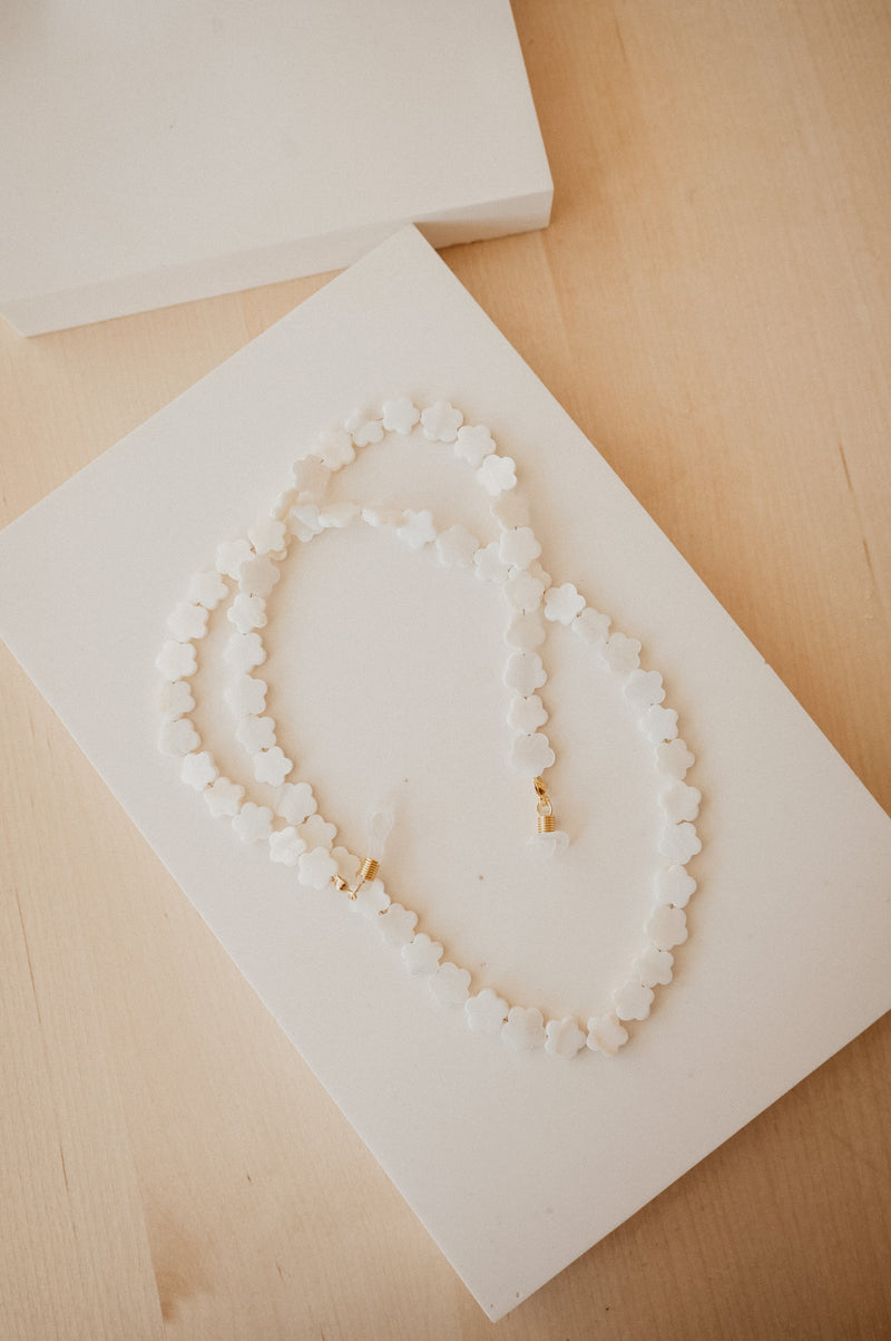 Minnie Flower White Marble Glasses Chain