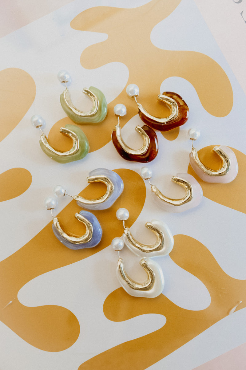 Zelie Irregular 18k Gold Resin and Pearl Hoop Earrings