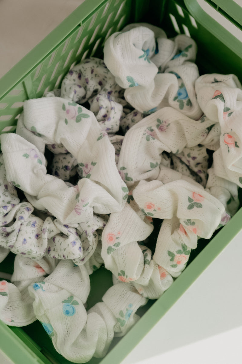 Ionie 90s Style Lilac Daisy Floral Flower Hair Scrunchie